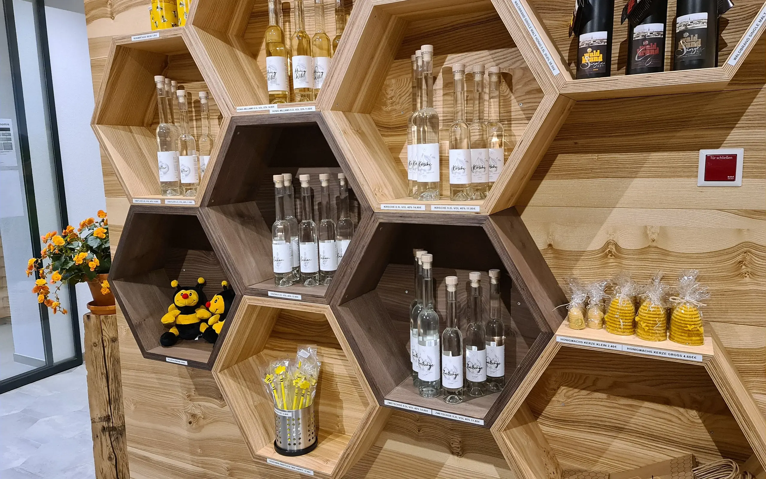 Im Hofladen des Bienenkorbs