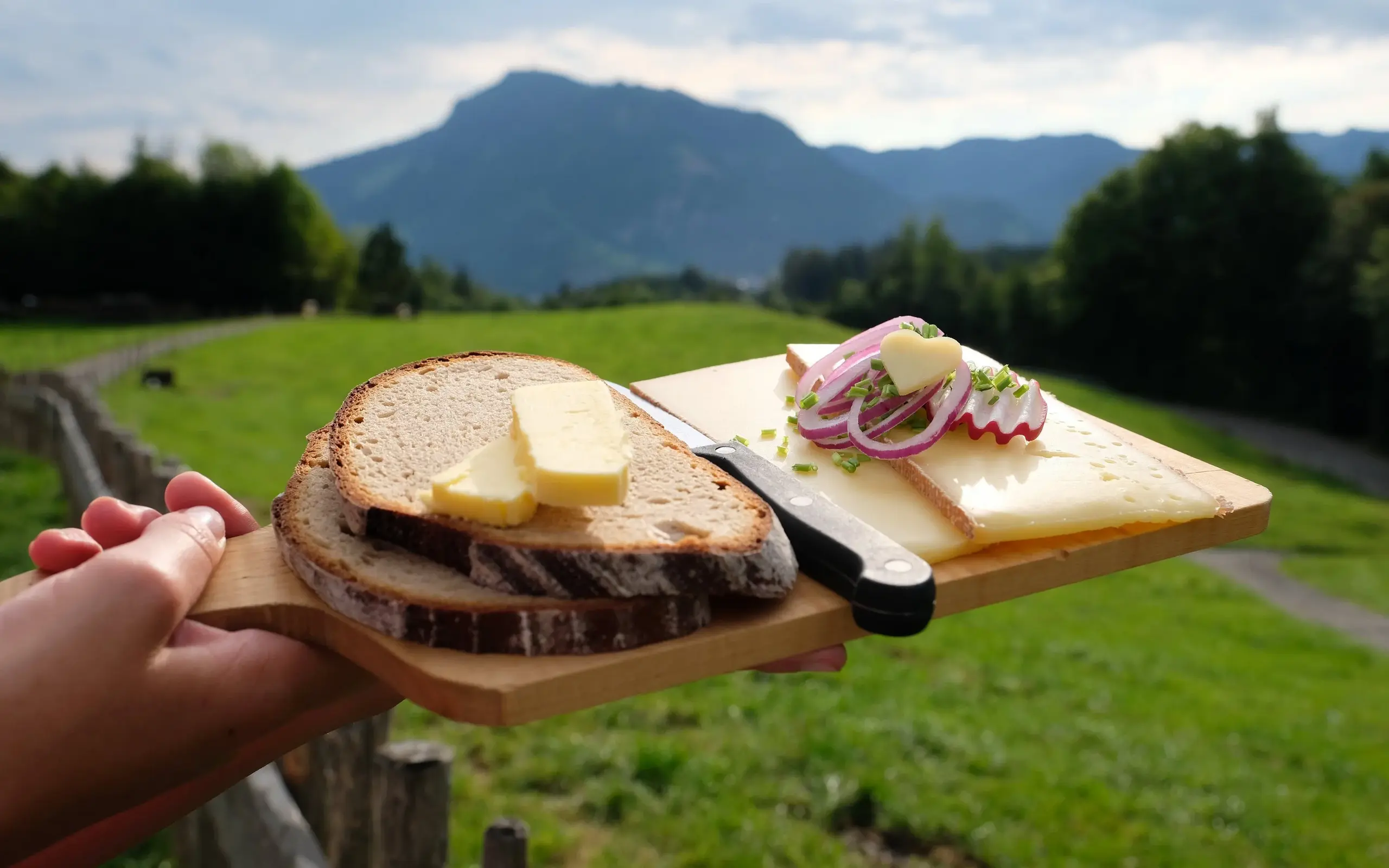 Brotzeit auf der Sennalpe Derb